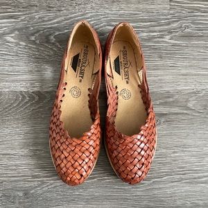 Women’s leather sandals